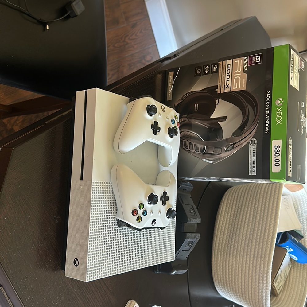 Xbox One S. Two wireless controllers. Wireless headset. Battery charging station